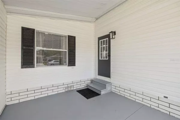 32334 OAK PARK DR, Leesburg, FL 34748