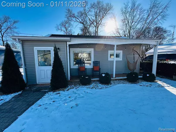 612 N ELM Street S, Holly, MI 48442