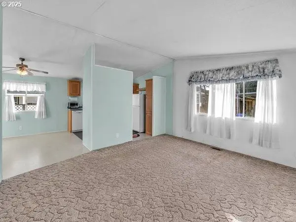 4882 LANCASTER DR NE #122, Salem, OR 97305