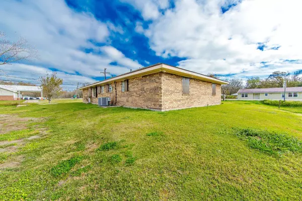 1527 Highway 20, Chackbay, LA 70301