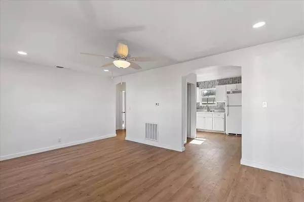 206 E 4th Street, Kaufman, TX 75142
