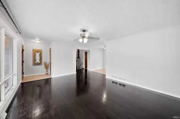 19150 Dresden Drive, South Bend, IN 46637-2012