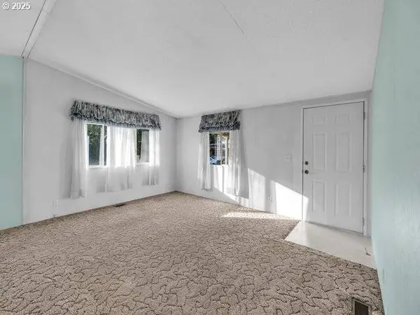 4882 LANCASTER DR NE #122, Salem, OR 97305