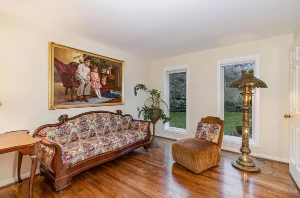 3632 Mohler Rd, Blue Ash, OH 45241