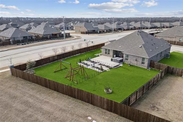 3402 Tunnel Avenue, Aubrey, TX 76227