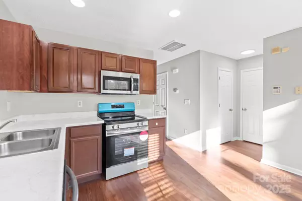 6855 Juniper Tree ST, Charlotte, NC 28215