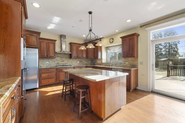 1651 Greenleaf Avenue, Des Plaines, IL 60018