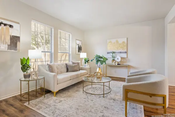 10546 PEMBRIAR CIR, San Antonio, TX 78240-5611