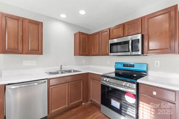 6855 Juniper Tree ST, Charlotte, NC 28215