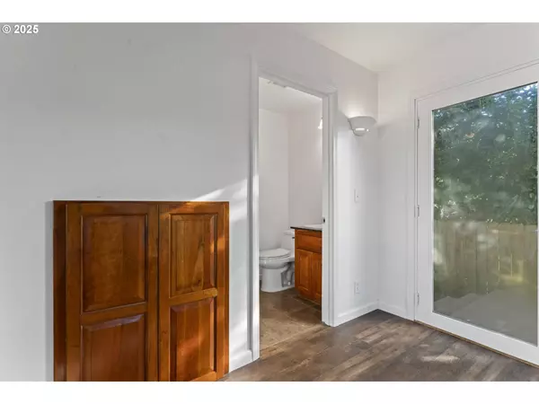 333 E MONROE AVE, Cottage Grove, OR 97424