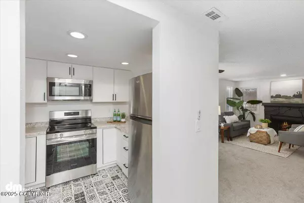 10235 Jamestown DR #F-502, Anchorage, AK 99507