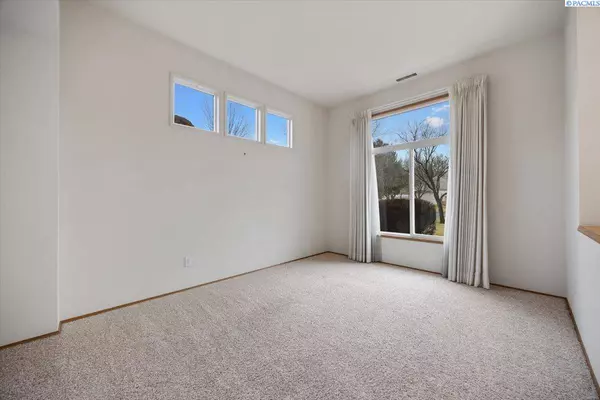 2553 Prestwick Dr., Richland, WA 99354