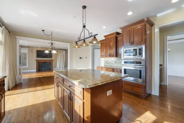 1651 Greenleaf Avenue, Des Plaines, IL 60018