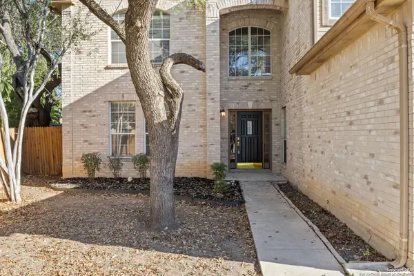 10546 PEMBRIAR CIR, San Antonio, TX 78240-5611