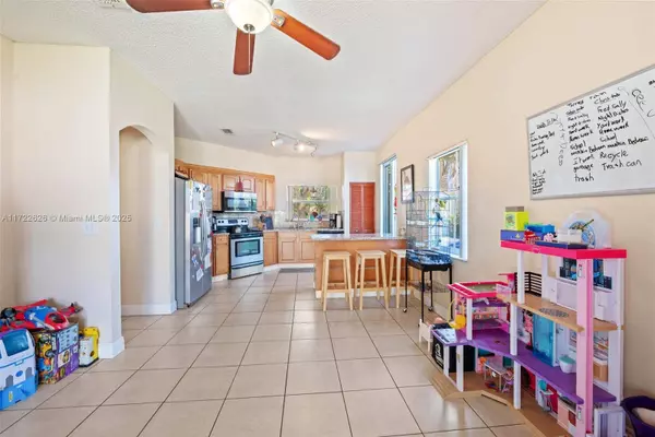 18463 NW 20th St, Pembroke Pines, FL 33029