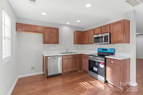 6855 Juniper Tree ST, Charlotte, NC 28215