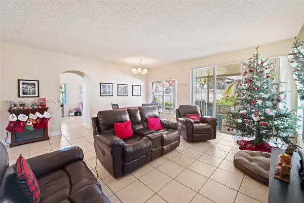 18463 NW 20th St, Pembroke Pines, FL 33029