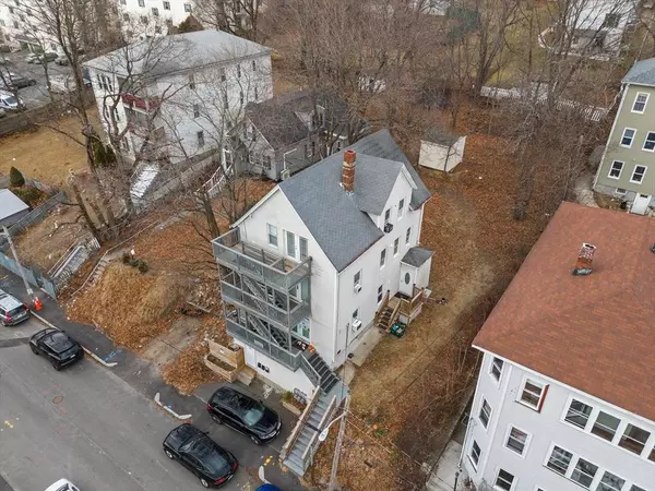 26 Edgeworth St, Worcester, MA 01605