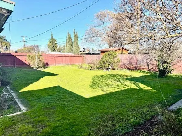 3926 N Kavanagh AVE, Fresno, CA 93705