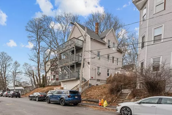 26 Edgeworth St, Worcester, MA 01605