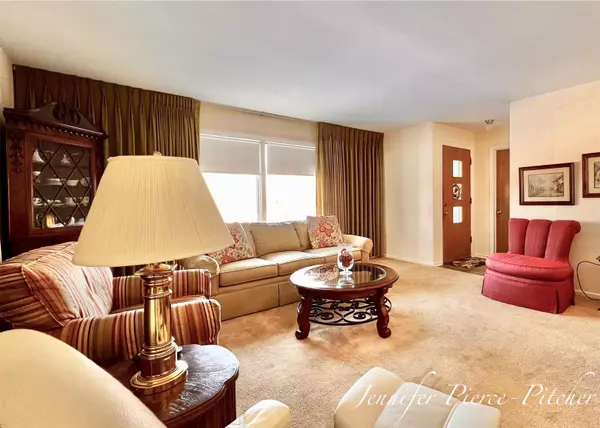 1050 Lockridge NE Drive, Grand Rapids, MI 49505