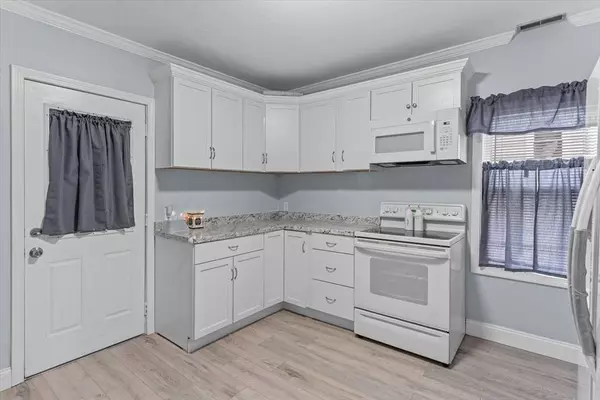 26 Edgeworth St, Worcester, MA 01605