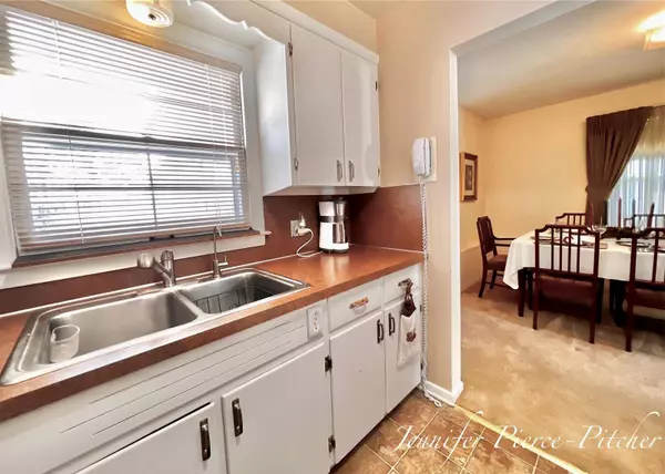 1050 Lockridge NE Drive, Grand Rapids, MI 49505