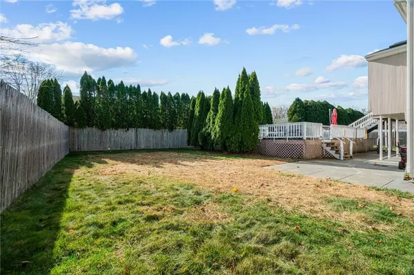 3 Hamilton DR, Johnston, RI 02919