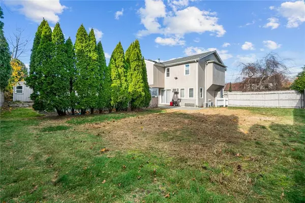 3 Hamilton DR, Johnston, RI 02919