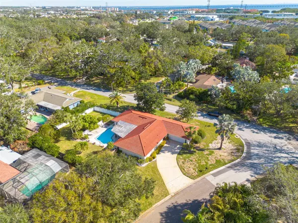 2430 ROBERTA LN, Clearwater, FL 33764