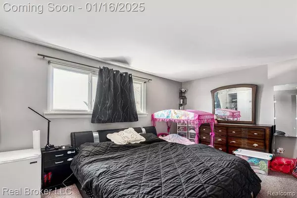 8098 FARNUM Avenue, Warren, MI 48093