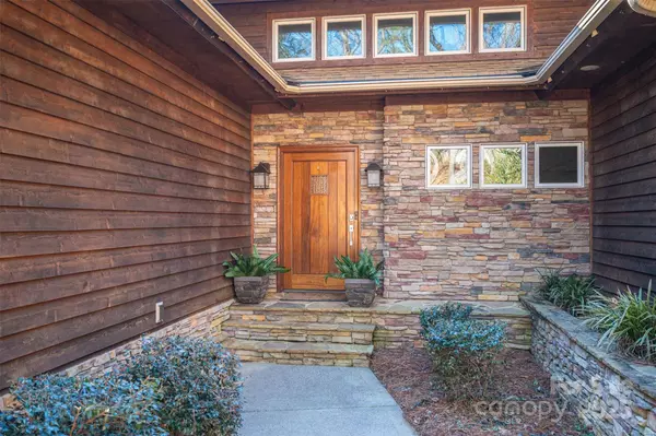 9065 Burroughs CT, Sherrills Ford, NC 28673