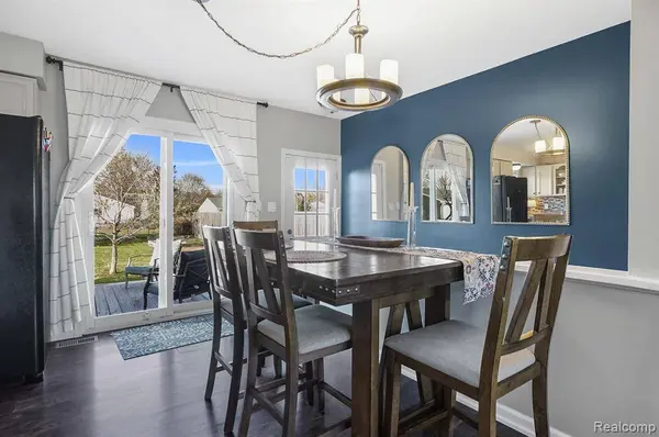 942 OXFORD Avenue, South Lyon, MI 48178