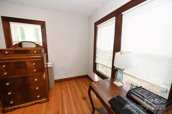 1909 2nd AVE SW, Hickory, NC 28602