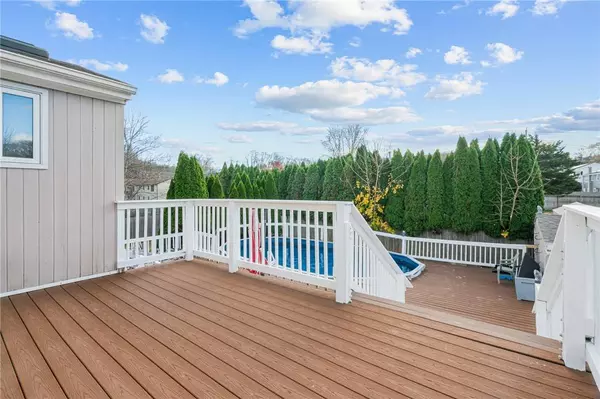 3 Hamilton DR, Johnston, RI 02919