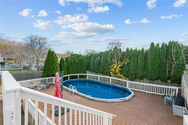 3 Hamilton DR, Johnston, RI 02919