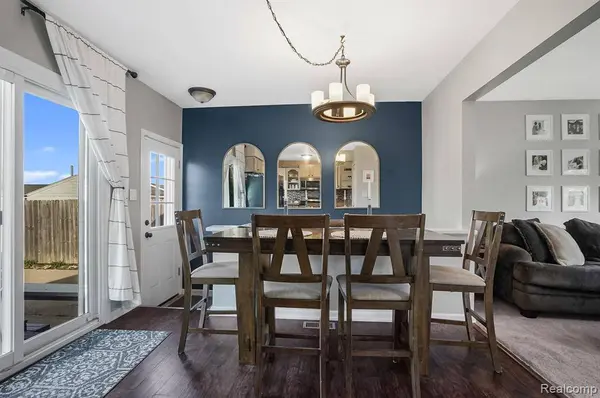 942 OXFORD Avenue, South Lyon, MI 48178