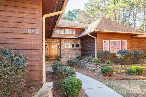 9065 Burroughs CT, Sherrills Ford, NC 28673