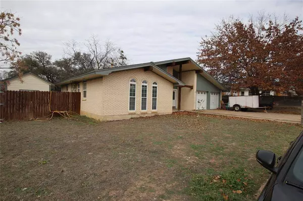 605 S Wieser Street, Hamilton, TX 76531
