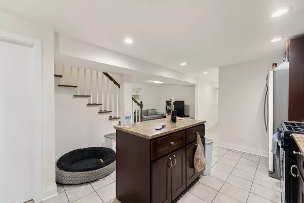 4923 W Henderson Street, Chicago, IL 60641