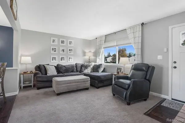 942 OXFORD Avenue, South Lyon, MI 48178