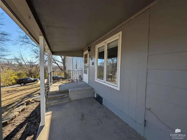 400 Summit AVE, Manhattan, KS 66502