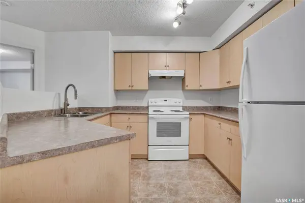 303 Lowe ROAD #404, Saskatoon, SK S7S 1P2