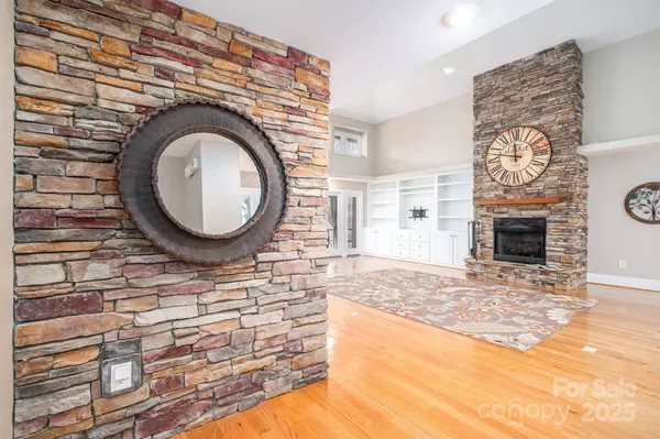 9065 Burroughs CT, Sherrills Ford, NC 28673