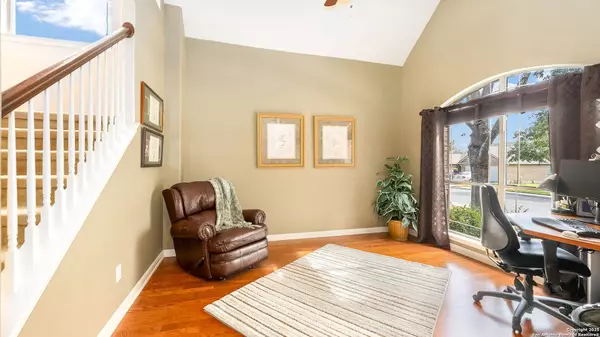 9231 LARSONS LN, Helotes, TX 78023-4398