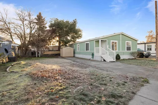 32 Nuclear Lane #32, Richland, WA 99354