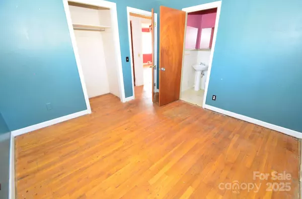 1308 Mckay RD, Newton, NC 28658