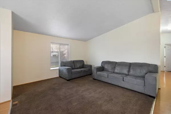 32 Nuclear Lane #32, Richland, WA 99354