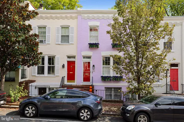 1215 33RD ST NW, Washington, DC 20007