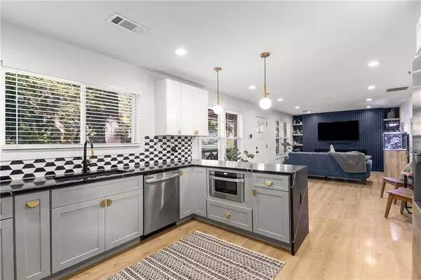 3200 Lowndes ST, East Point, GA 30344